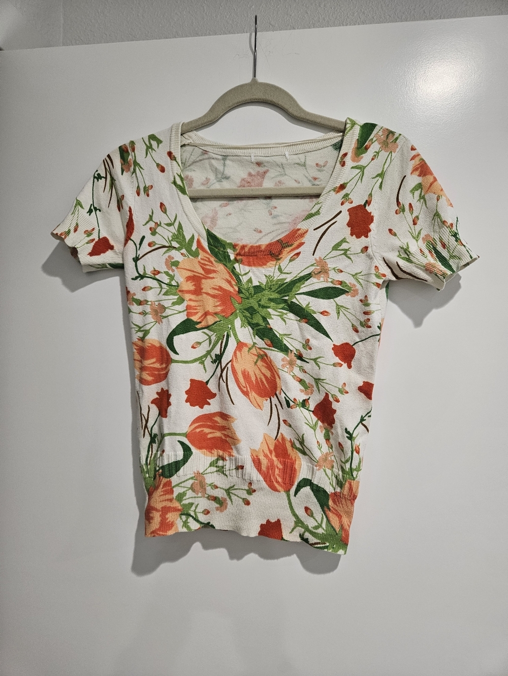 Light Knit Floral Short Sleeve Top